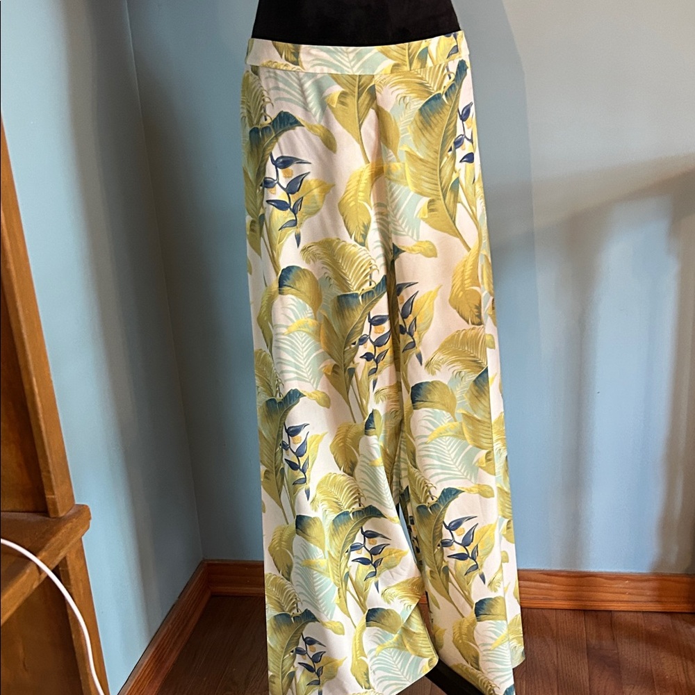 Tommy Bahama Floral silk wide leg pants in Blue & Yellow. Beautiful on.